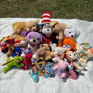 LOT OF 25 STUFFED ANIMALS